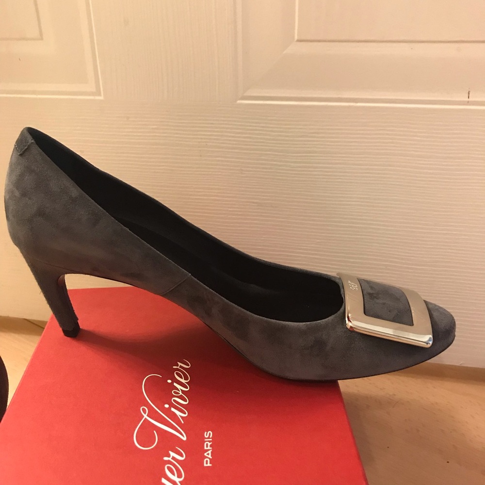 Brand New Roger Vivier grey suede pump - Picture 2 of 4